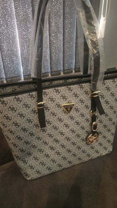 Чанта guess нова