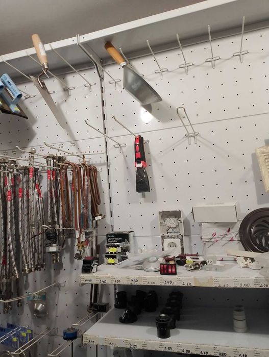 Стелажи за магазин