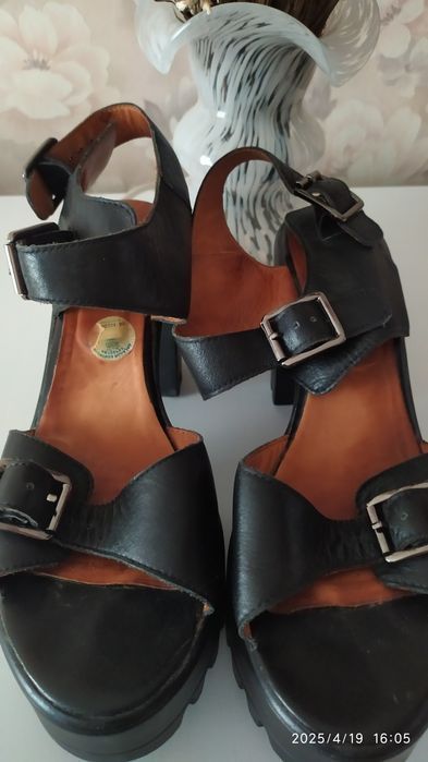Продам женские босоножки натуральная кожа 41размер