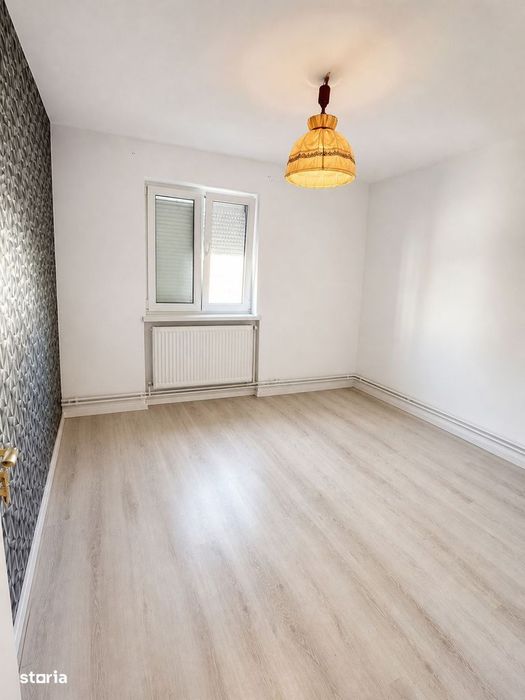Apartament cu 3 camere renovat de vânzare in Sebeș