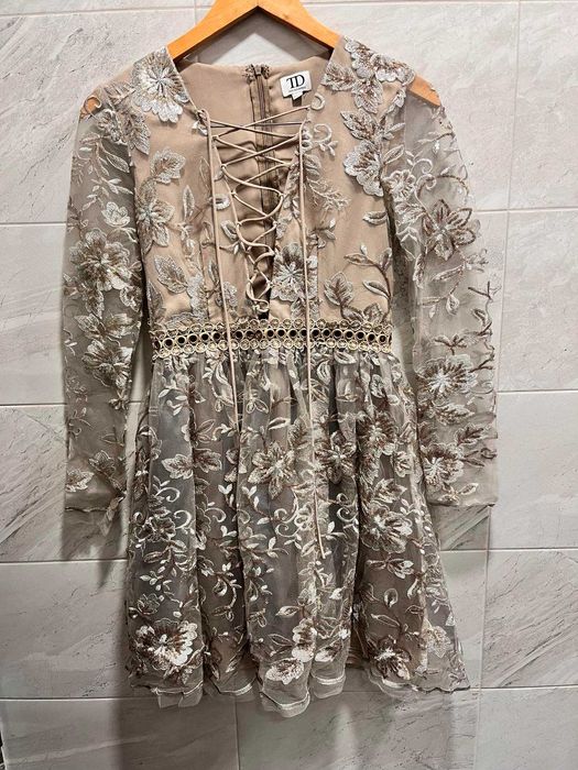 Уникално красива рокля True Decadence