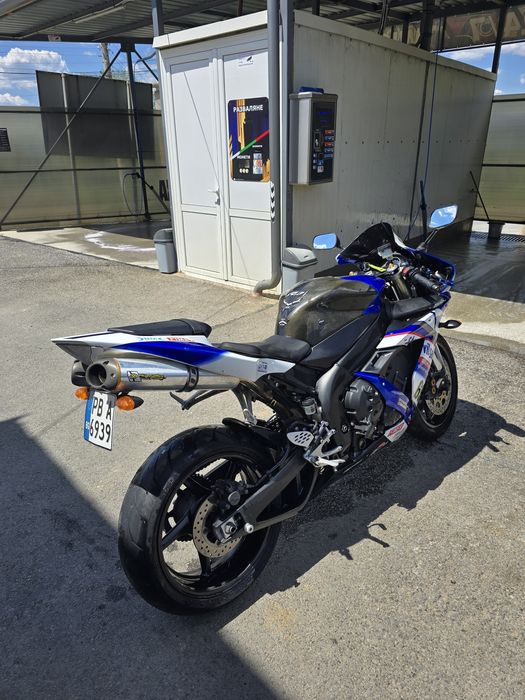 YAMAHA R1 2004 година