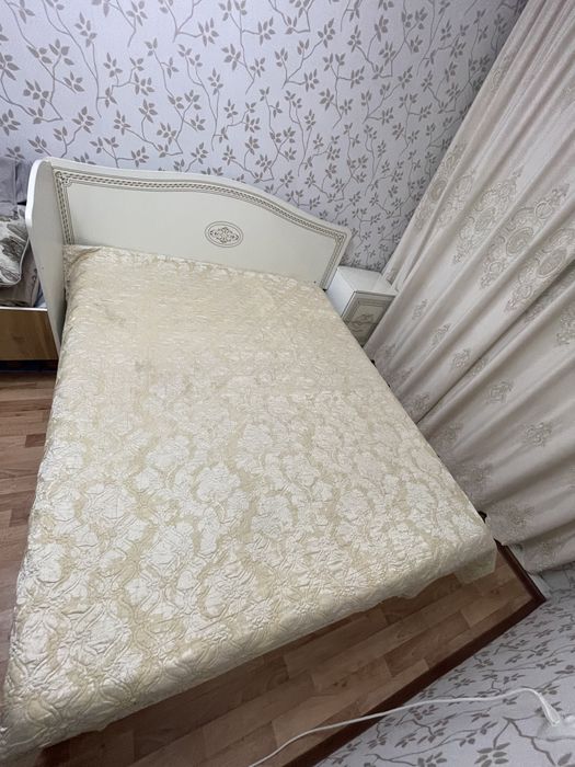 Двуспальная кровать