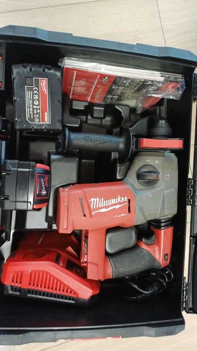 RESIGILAT - Ciocan Rotopercutor MILWAUKEE M18 CHX-502X