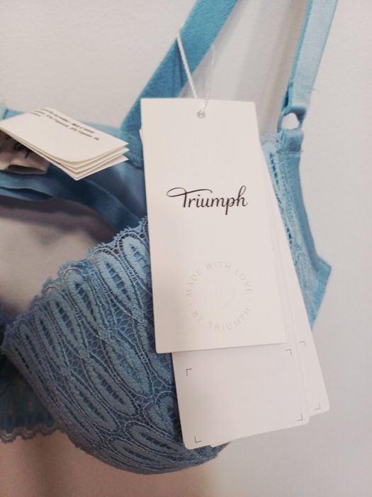 Triumph  светло син сутиен 90 B ,нов