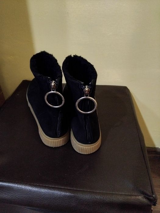 Боти от велур на H&M с калчукова подметка и вата