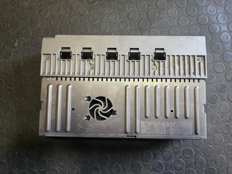 Продавам усилвател Harman Kardon за Mercedes S Class W221