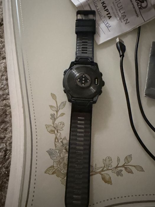 Продавам смарт часовник Garmin Fenix 8