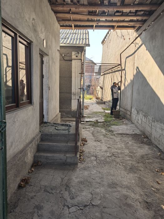 Уй сотилади. 6 соток..