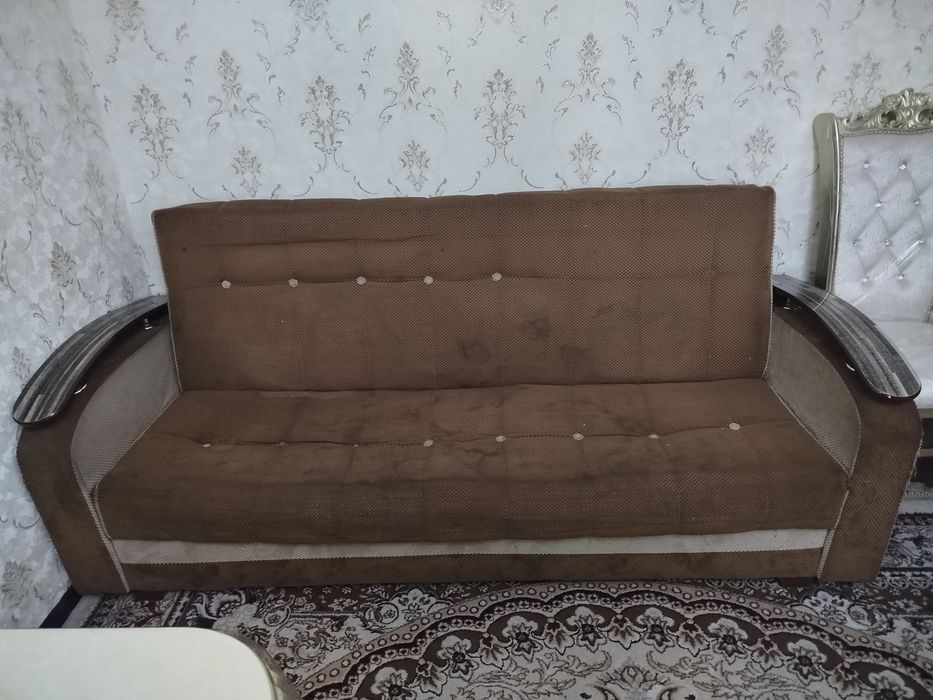 Продается Диван в нормальном состояний