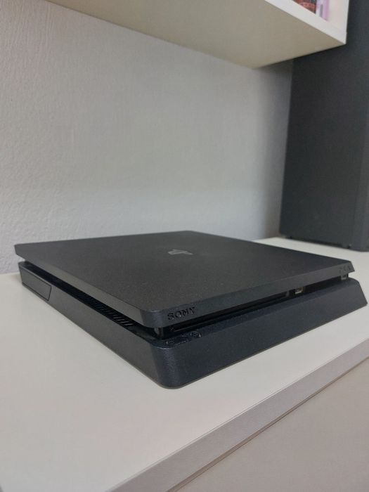 PlayStation 4 Slim Black 1TB