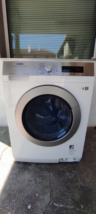 Продавам пералня AEG
