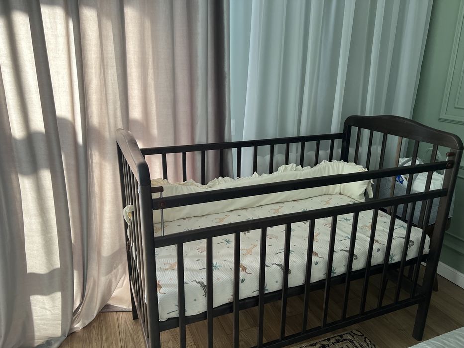 Продам детскую кроватку с матрасом