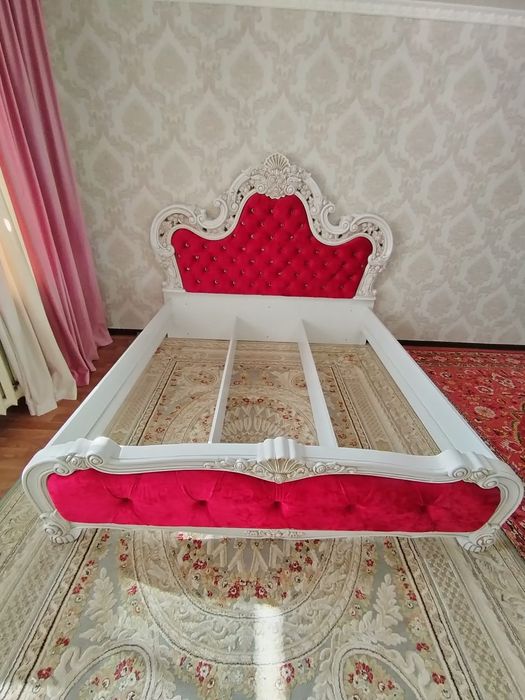 Продам двуспальная кровать, без матраса.2*180