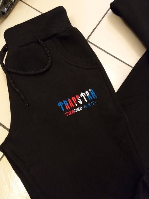 Тийнейджърски ВАТИРАН черен екип TRAPSTAR или тениска TRAPSTAR