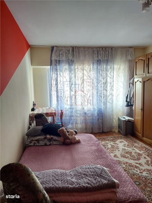 Camera de inchiriat in Apartament cu 3 camere decomandat cu 2 bai