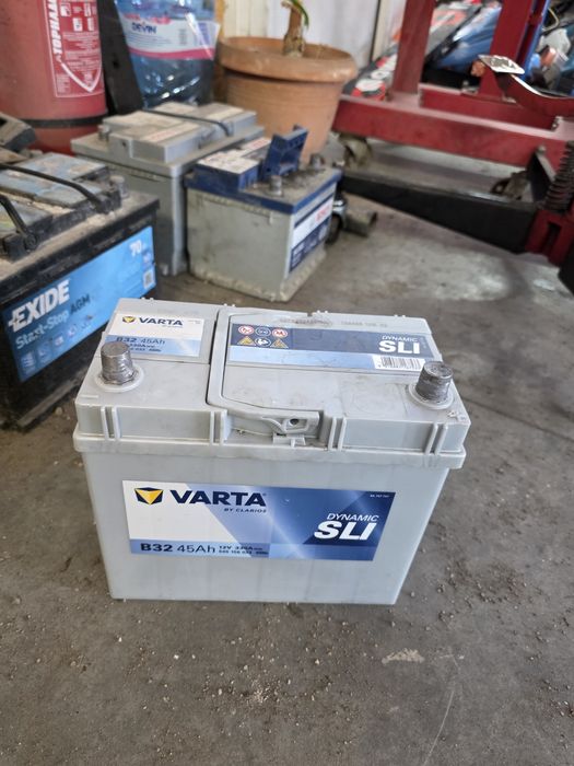 Акумулатор  Varta 45AH  330A