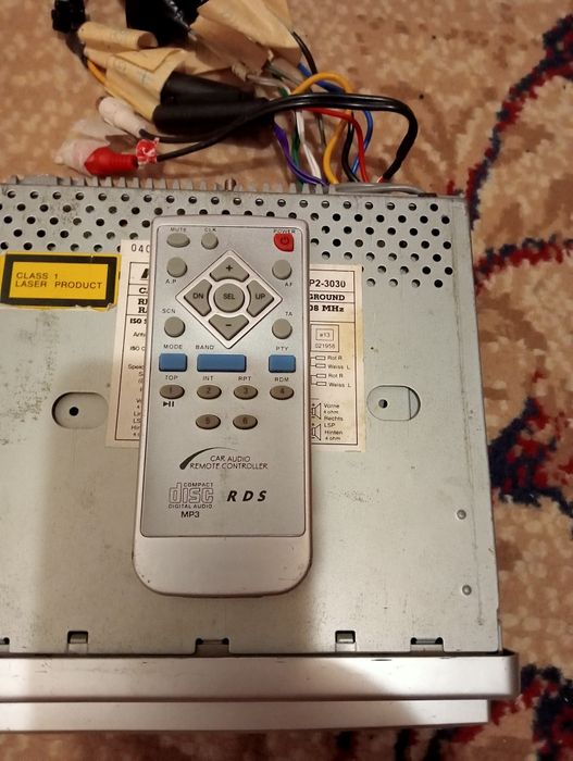 Продаётся   два  магниттфона,  автомобиль ных