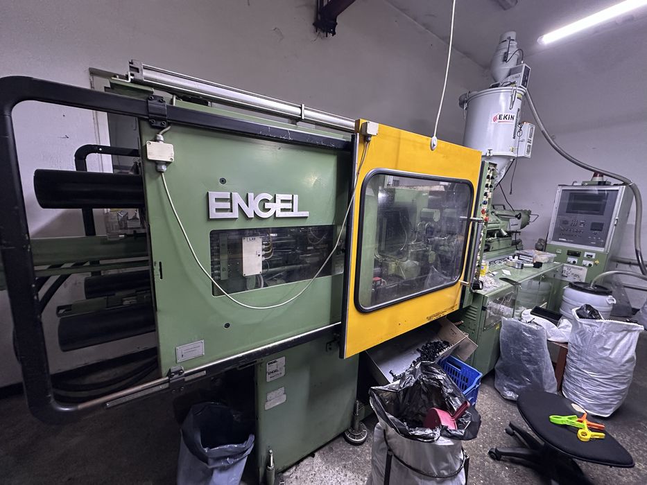 Продавам шприц машини ENGEL  ES 600/125 два броя