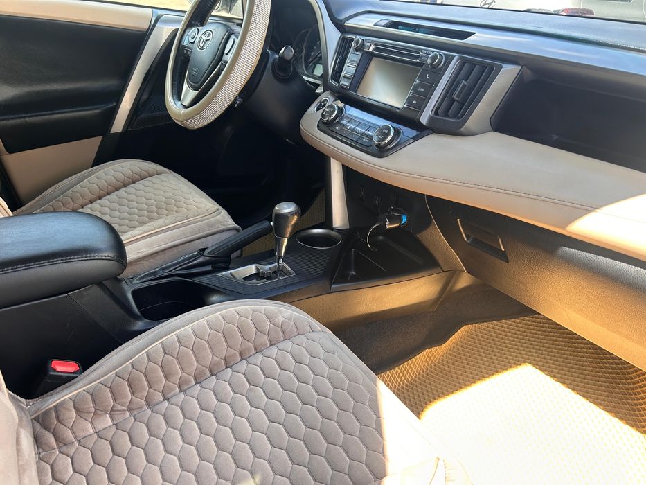 Продам Toyota Rav4 2013