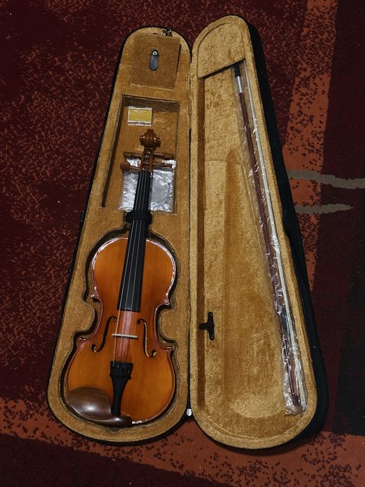 Vând Vioară 3/4 nouă, pachet complet