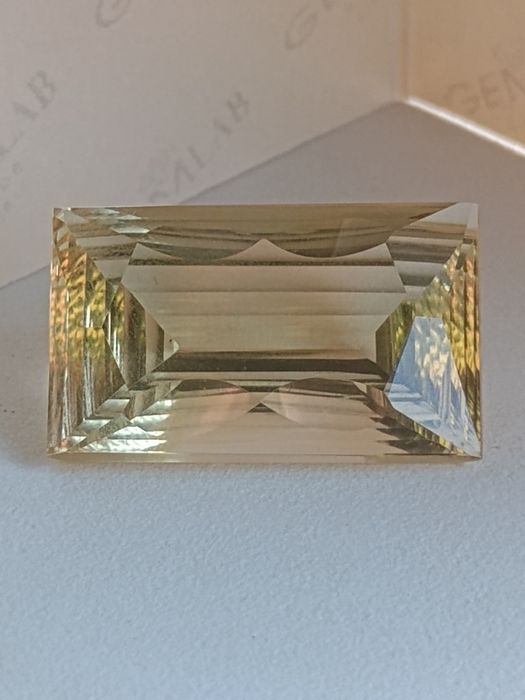 Цитрин огромен със сертификат