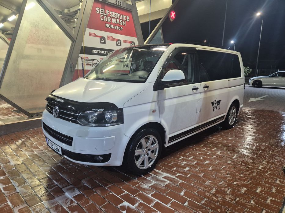 Volkswagen Multivan Multivan 4Motion 2011