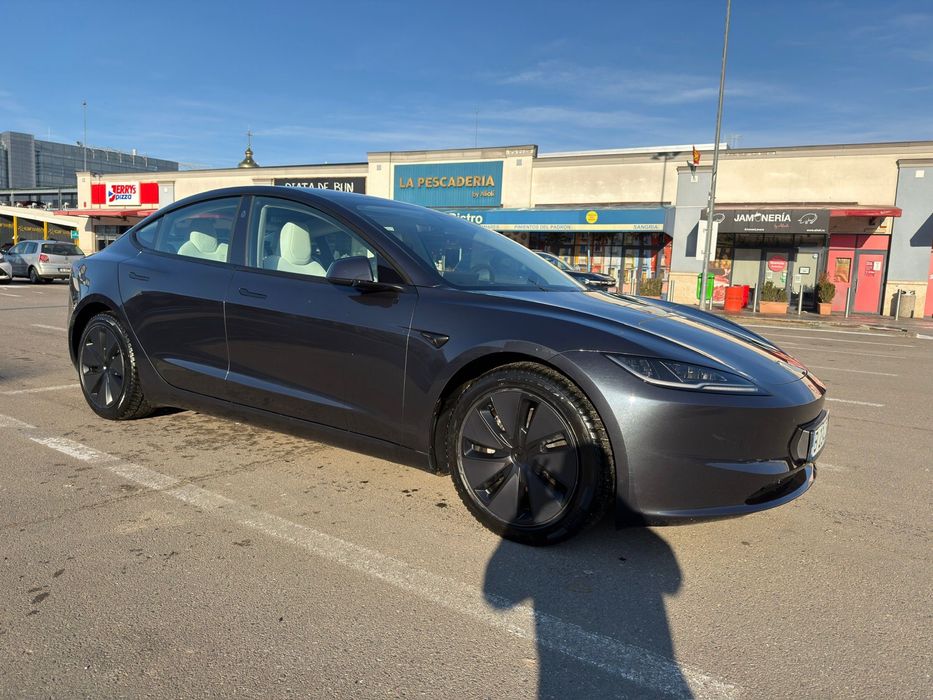 TESLA Model 3 2025 — imagine 1