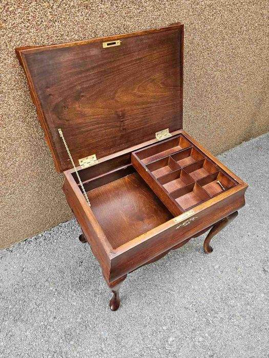 Малка ретро тоалетка