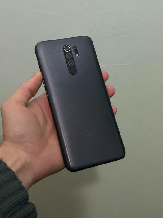 Redmi 9  64+8gb.