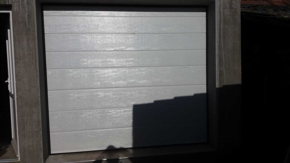 Uși de garaj automate