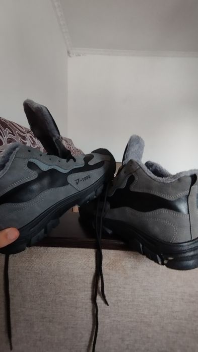 2 красовки зимни новой