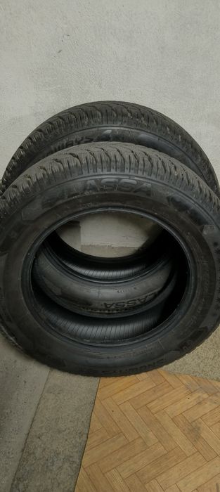 Продавам два броя зимни гуми Lassa