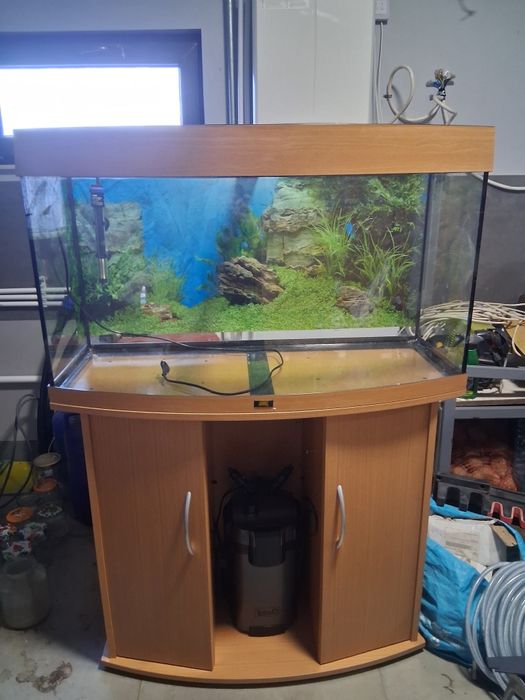 Acvariu  de vânzare 240 litri  'preț 2700 lei negociabil