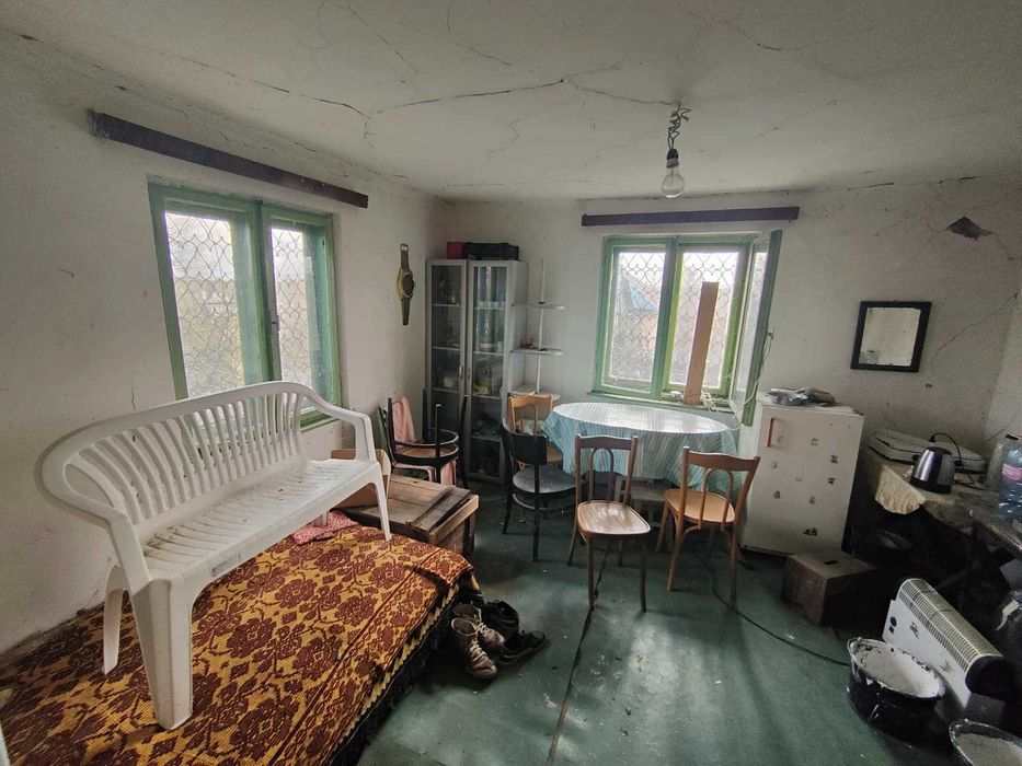 Casă cu livadă, viță de vie și teren arabil Mogoșești Olt