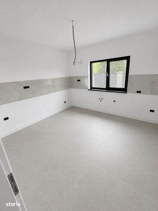Casa cu 4 camere, curte de 400 mp, nouă în Clinceni