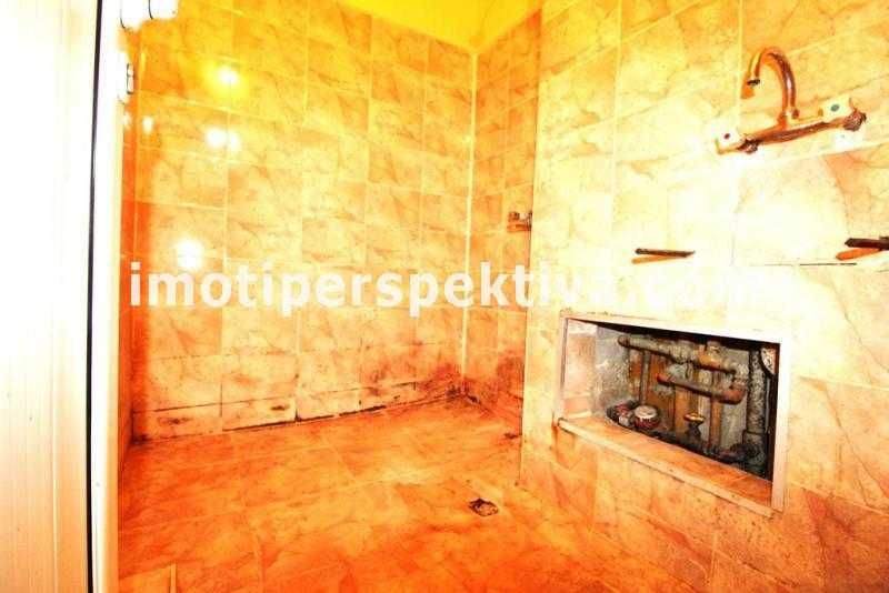 Продава се Тристаен апартамент в Пловдив, Кючук Париж - 88 кв.м за 719 €/кв.м - Снимка #11