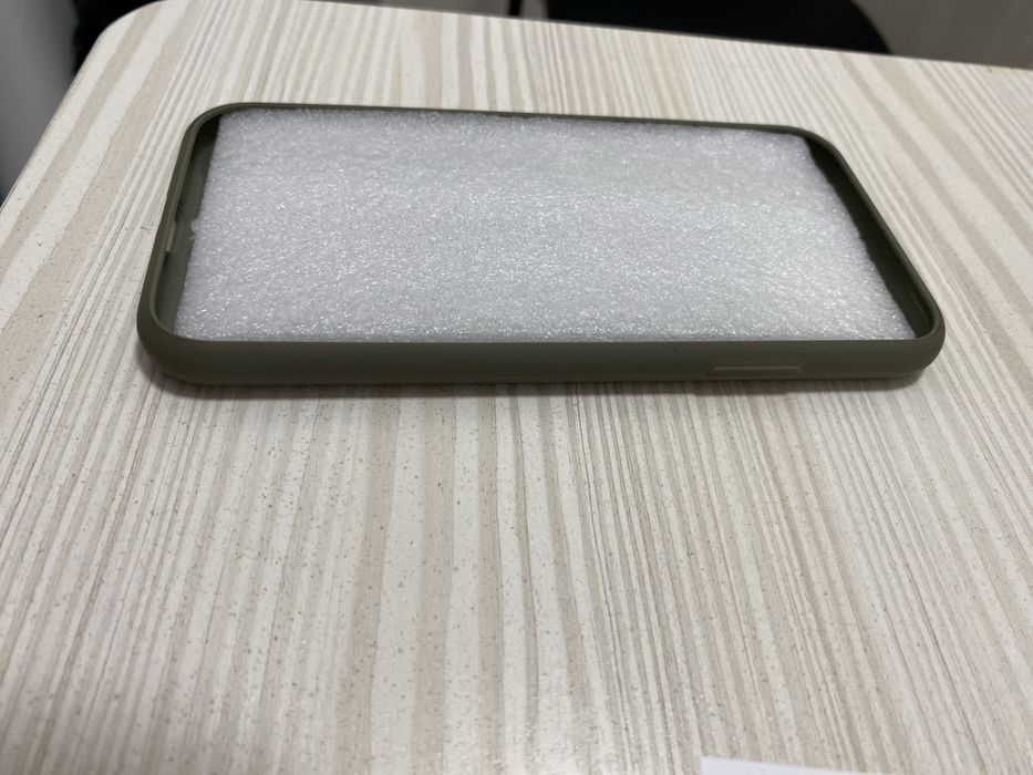 Продам чехол на айфон 11 оригинал HM