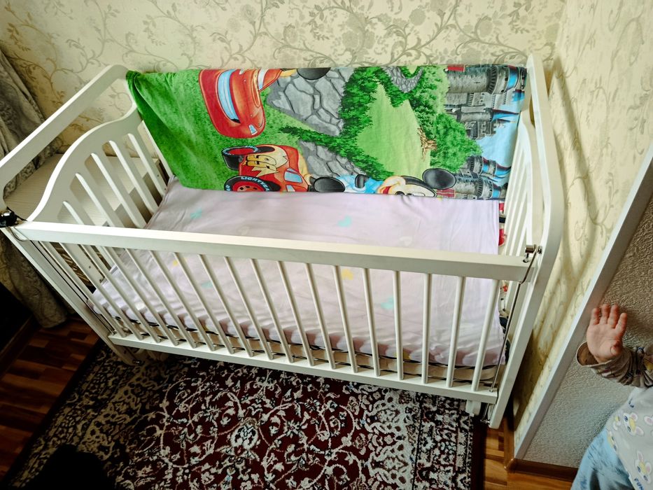 Продается детская кровать с лелкой