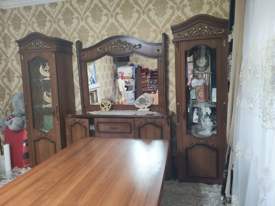 Комод с двумя горками