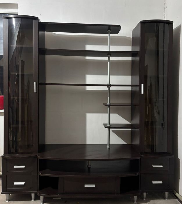 Гостиная стенка под ТВ