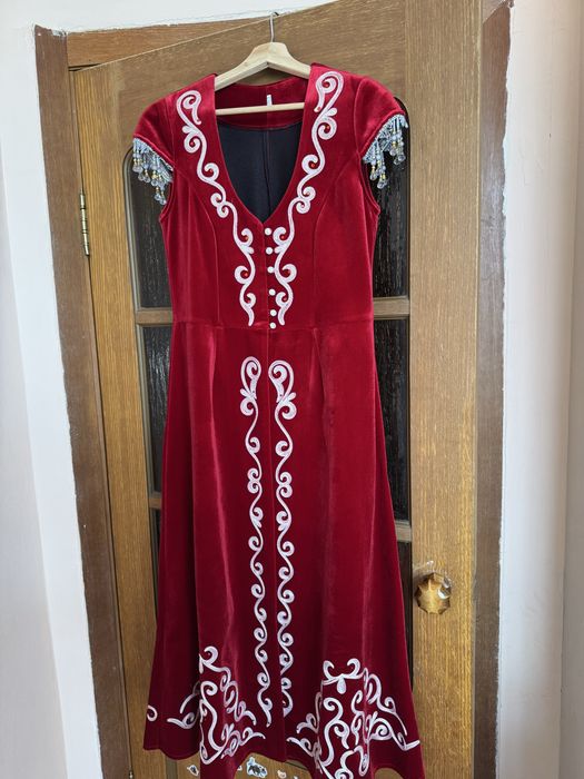 Женский комзол в национальном стиле