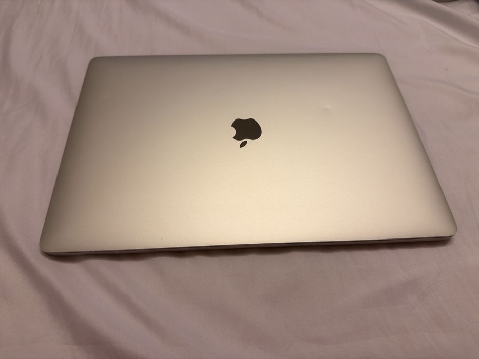 MacBook Pro 16" (2019) / Core i7 / 16GB RAM / почистван в сервиз