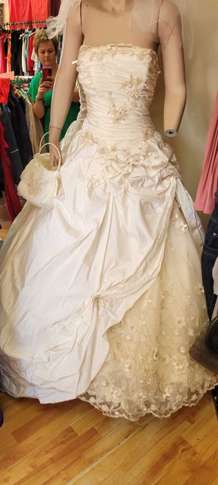 Rochie mireasa tip Sirena cumparata din Craiova la 1000 euro