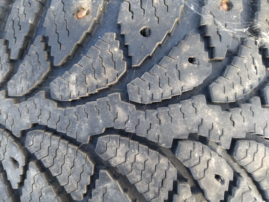 Шины зимние б/у .