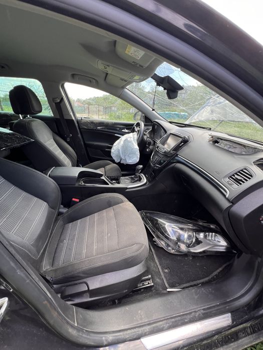 Vand opel insignia pentru piese