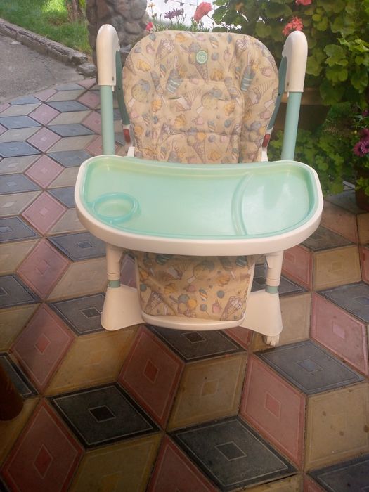 Детский стульчик для кормления.