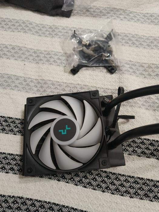 Cooler racire apa deepcool