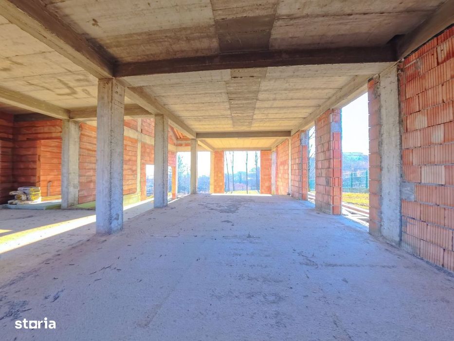 Casa la rosu cu autorizatie valabila in Hemeius - Fantanele