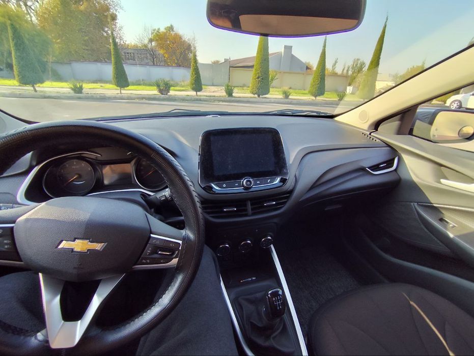 Автомобиль Chevrolet Onix